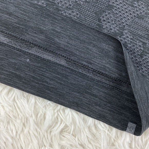 Lululemon Breeze By Muscle Tank Polar Spots Titanium / Black - Picture 2 of 5